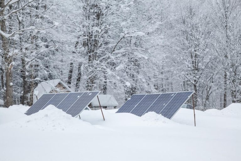 SOLAR PANELS IN SNOW